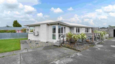 35 Lothian Crescent, Strathern, Invercargill - Carousel 1