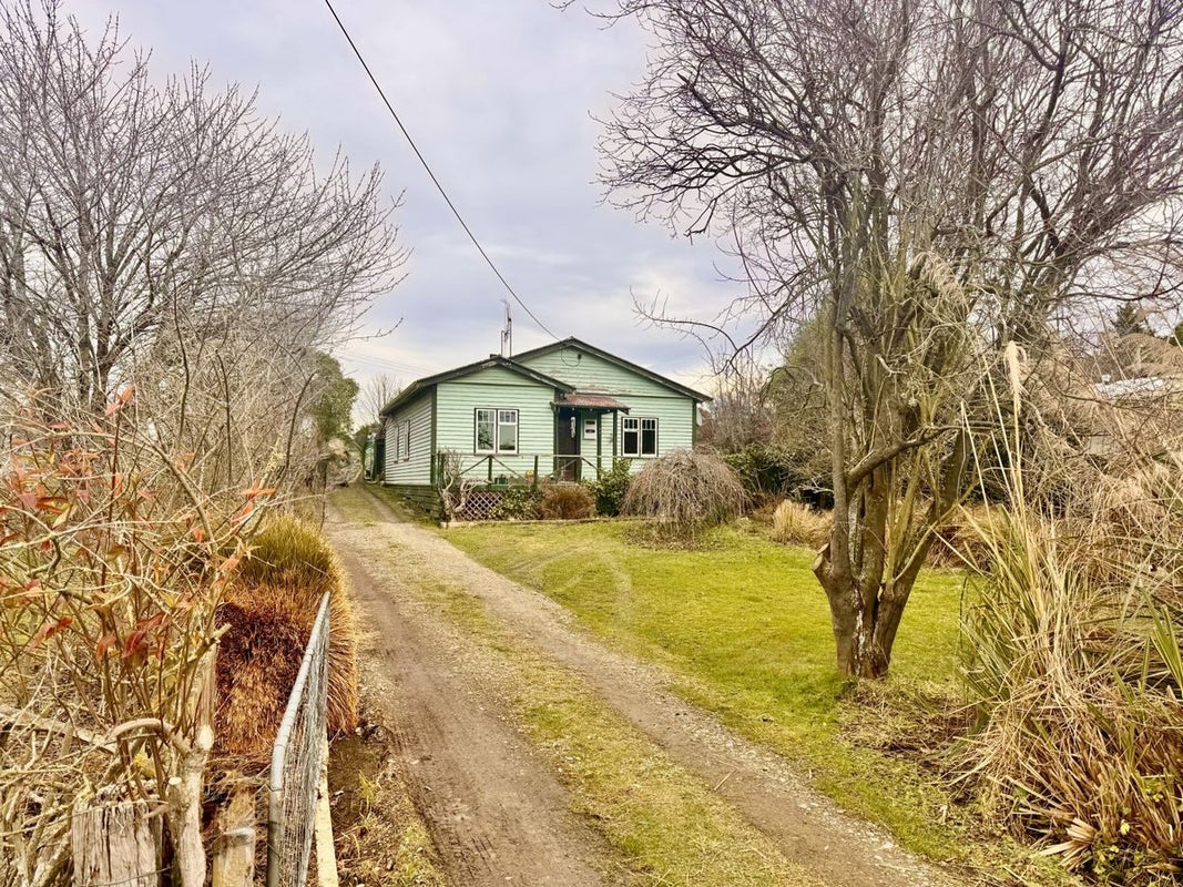 11 Gifford Street, Maheno, Oamaru - Carousel 1