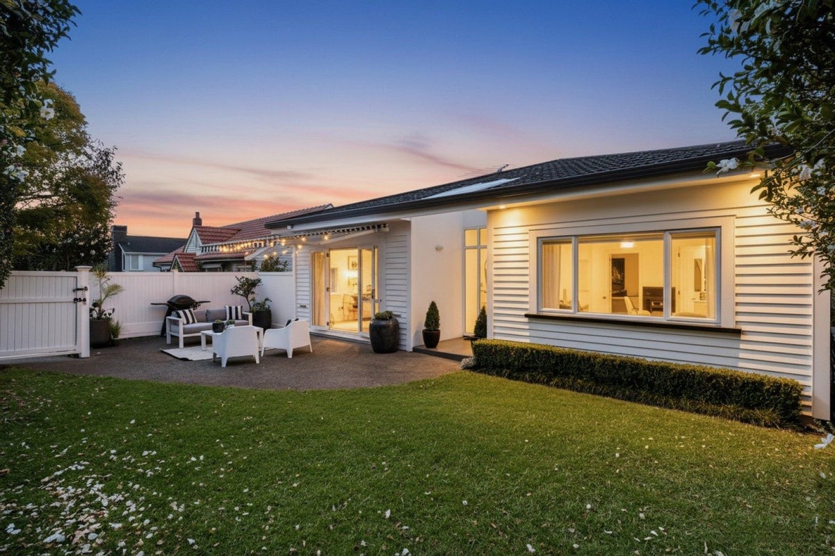 52 Codrington Crescent, Mission Bay, Auckland - Carousel 1
