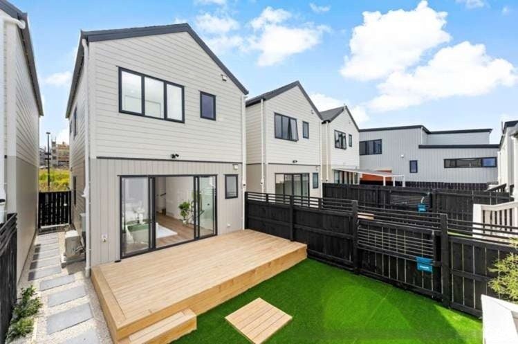16 Toetoe Street, Westgate, Auckland - Carousel 2