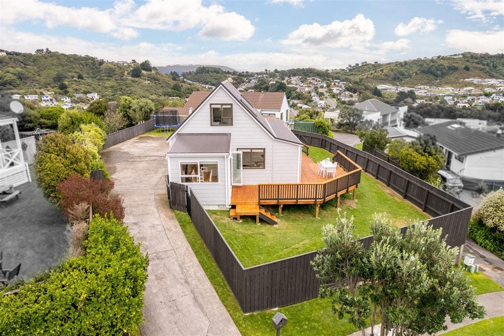 86 Mercury Way, Whitby, Porirua - Carousel 1