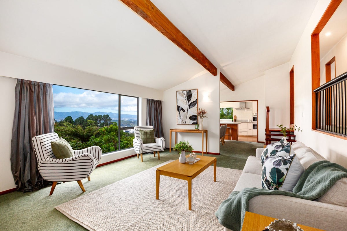 4 Flint Way, Northland, Wellington - Carousel 1