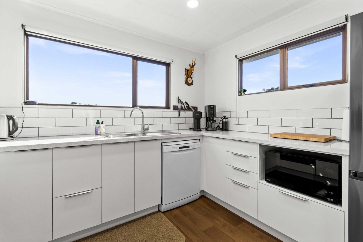 34 Shortland Street, Tamatea, Napier - Carousel 1