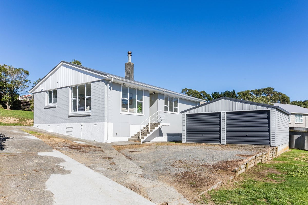 25 Loongana Street, Waitangirua, Porirua - Carousel 1