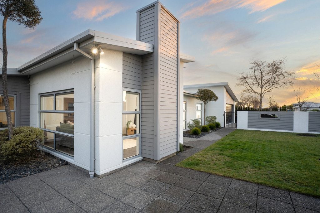 2 Whio Close, Parklands, Christchurch - Carousel 1