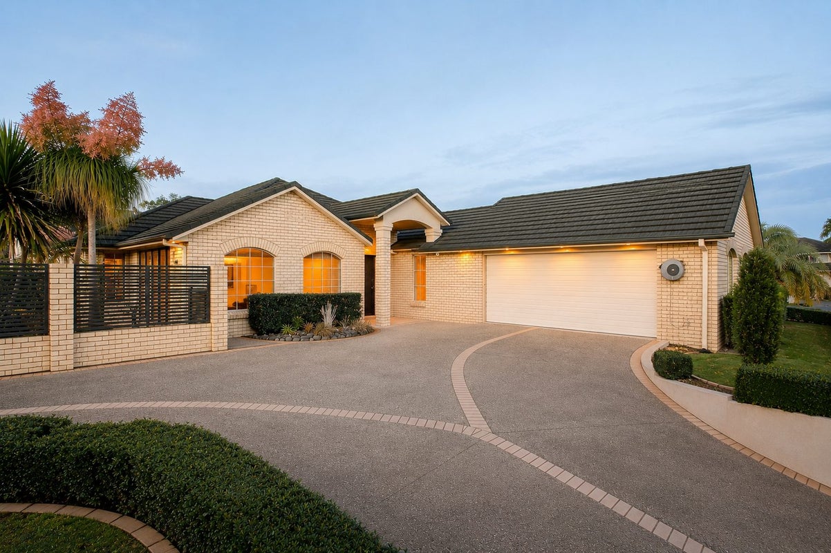 11 Raungawari Drive, Huntington, Hamilton - Carousel 1