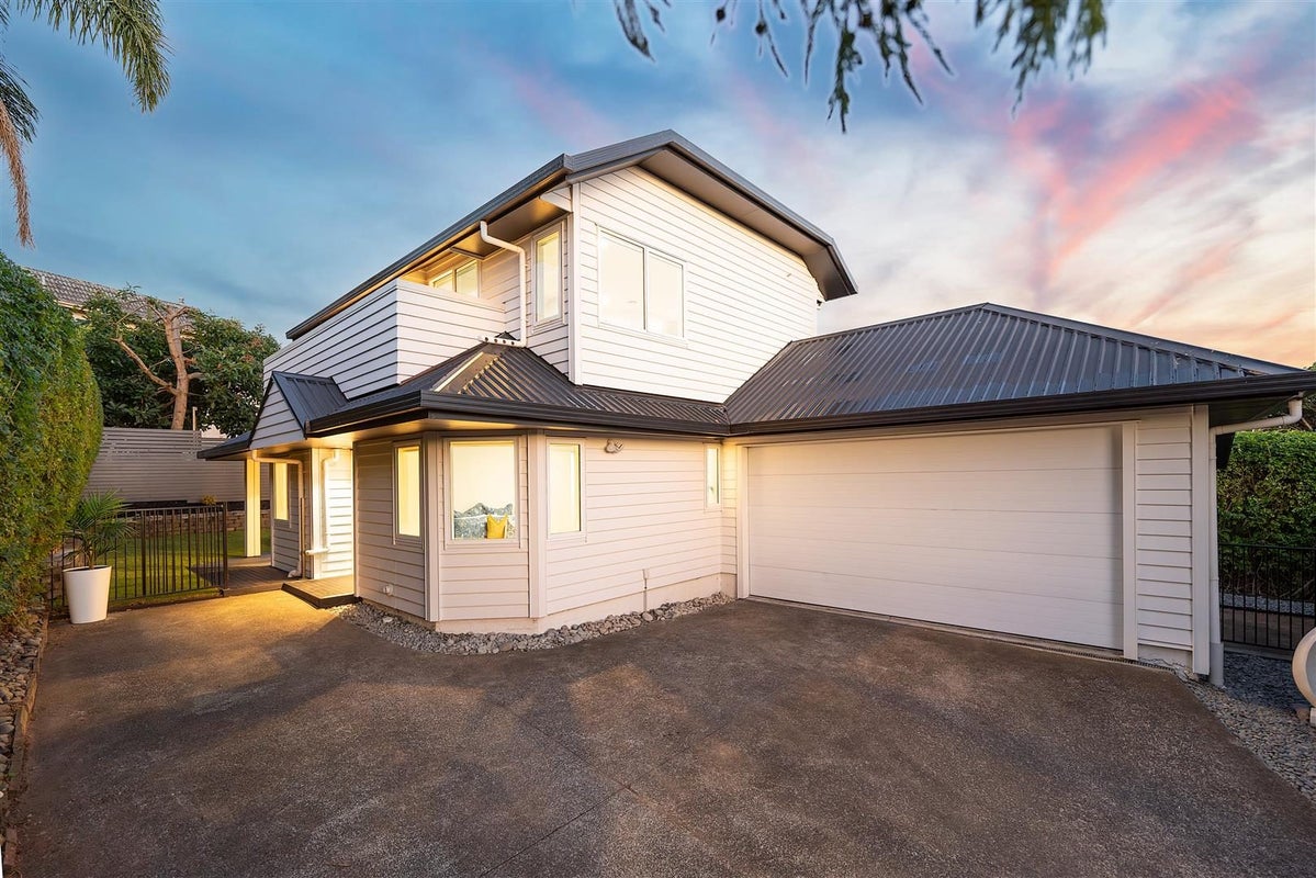 121A Owairaka Avenue, Mount Albert, Auckland - Carousel 1