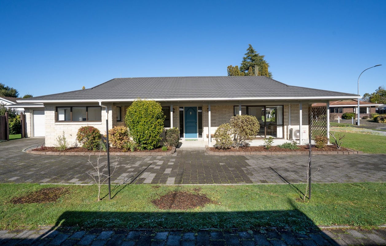 10 Conrad Place, Leamington, Cambridge - Carousel 2