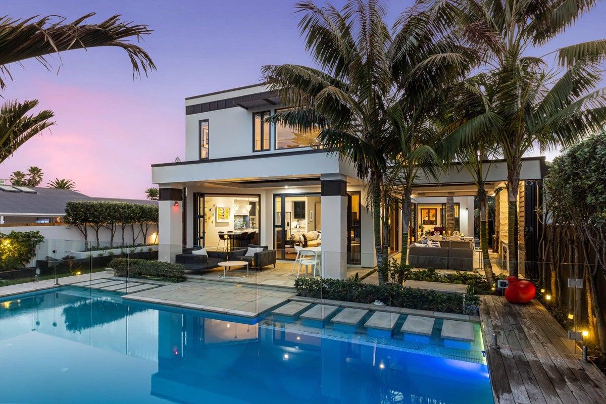 361 Hibiscus Coast Highway, Orewa, Orewa - Carousel 1