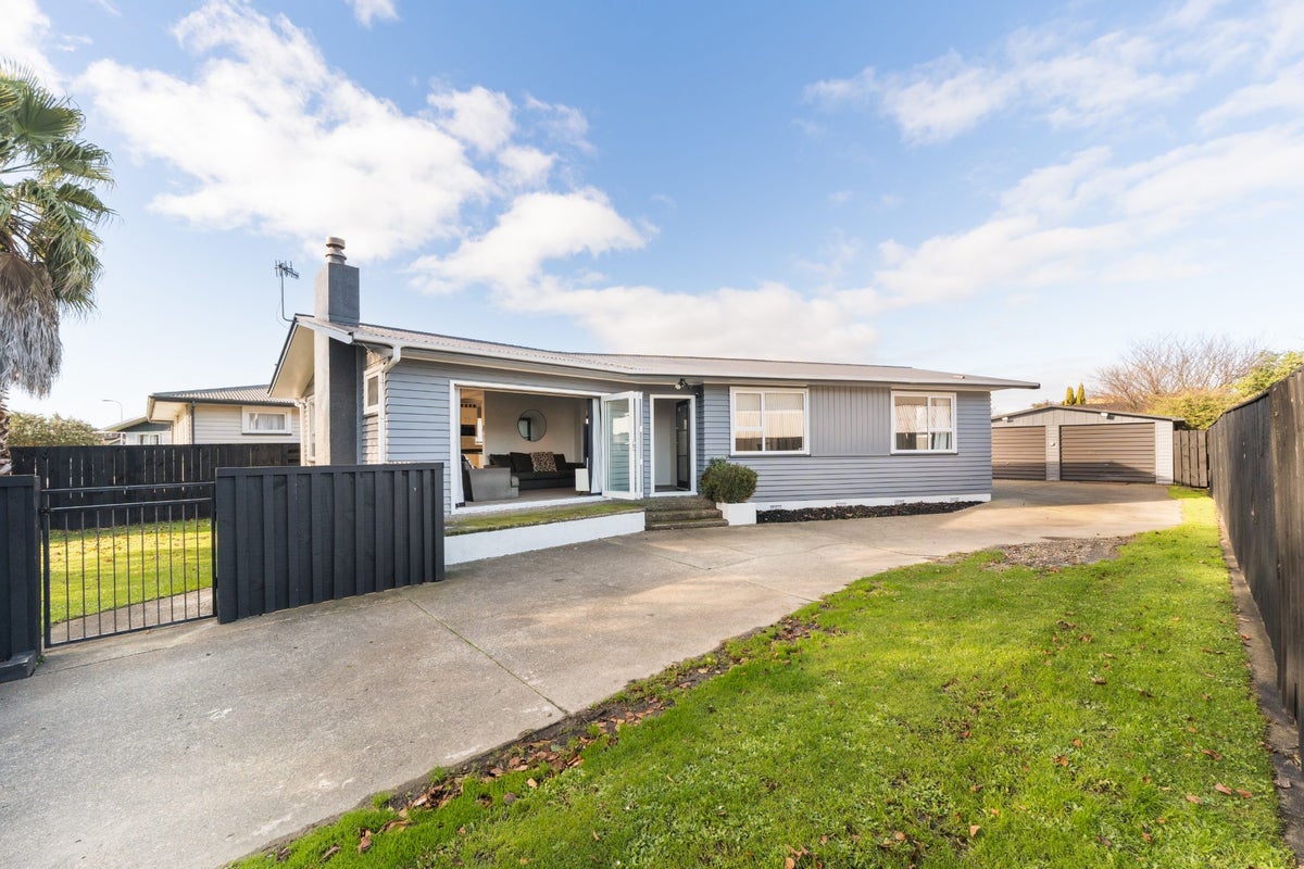 22 Rhodes Drive, Kelvin Grove, Palmerston North - Carousel 1