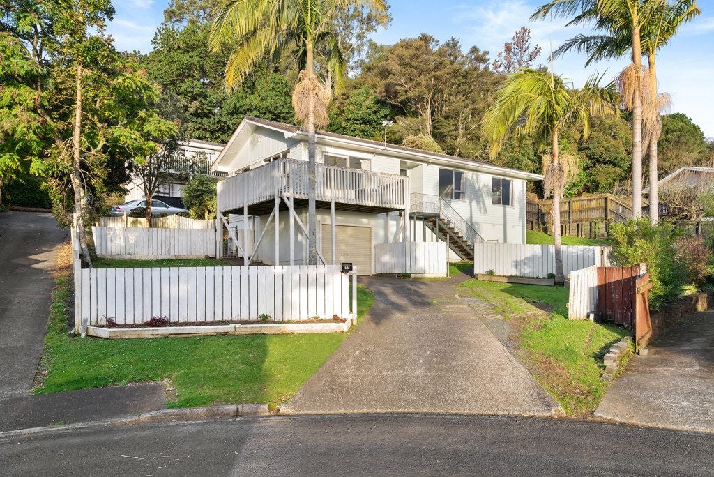 11 Chrisarda Place, Red Hill, Papakura - Carousel 1