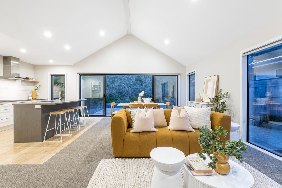 49 Banks Boulevard, Whitby, Porirua - Carousel 2