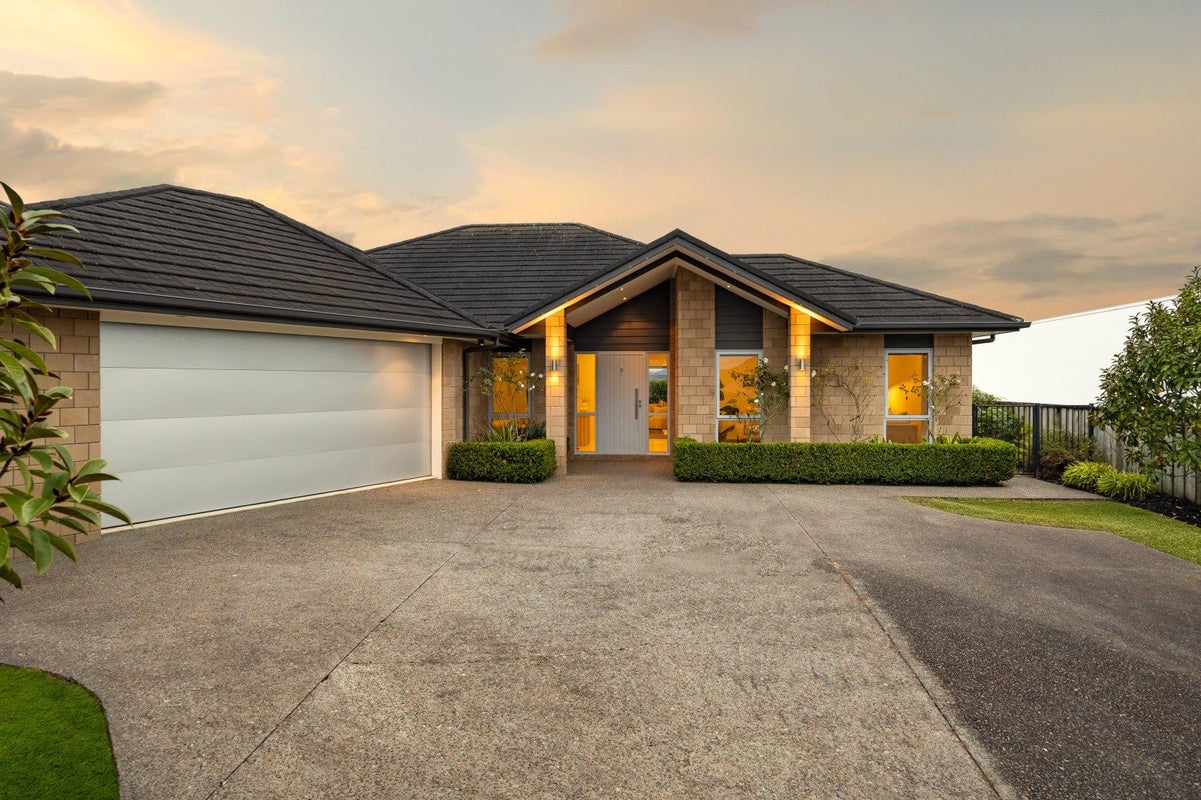 12 Highview Court, Flagstaff, Hamilton - Carousel 1