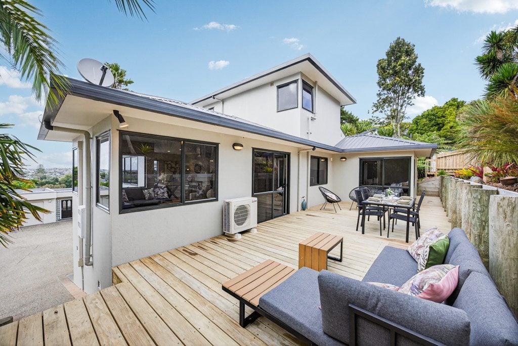 1/70B Carlisle Road, Browns Bay, Auckland - Carousel 2