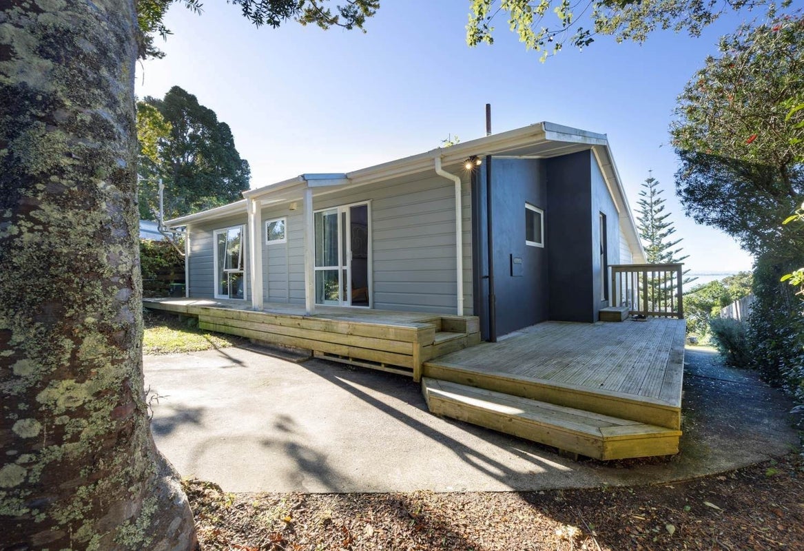 82 Kauri Point Road, Laingholm, Waitakere City, Auckland - Carousel 2