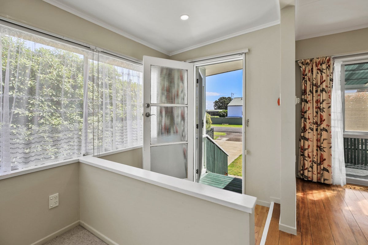 9 West Crescent, Te Puru, Thames - Carousel 2