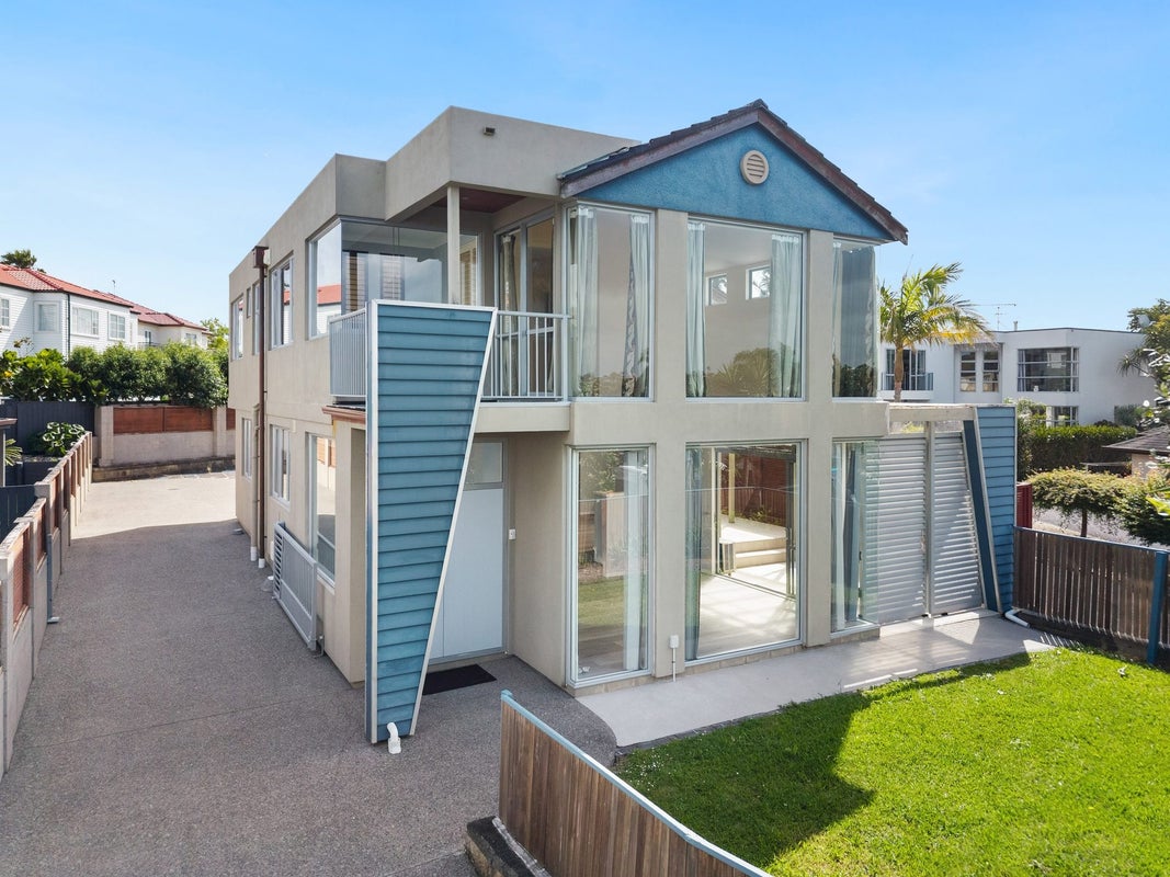 10 Lupetti Rise, West Harbour, Auckland - Carousel 1