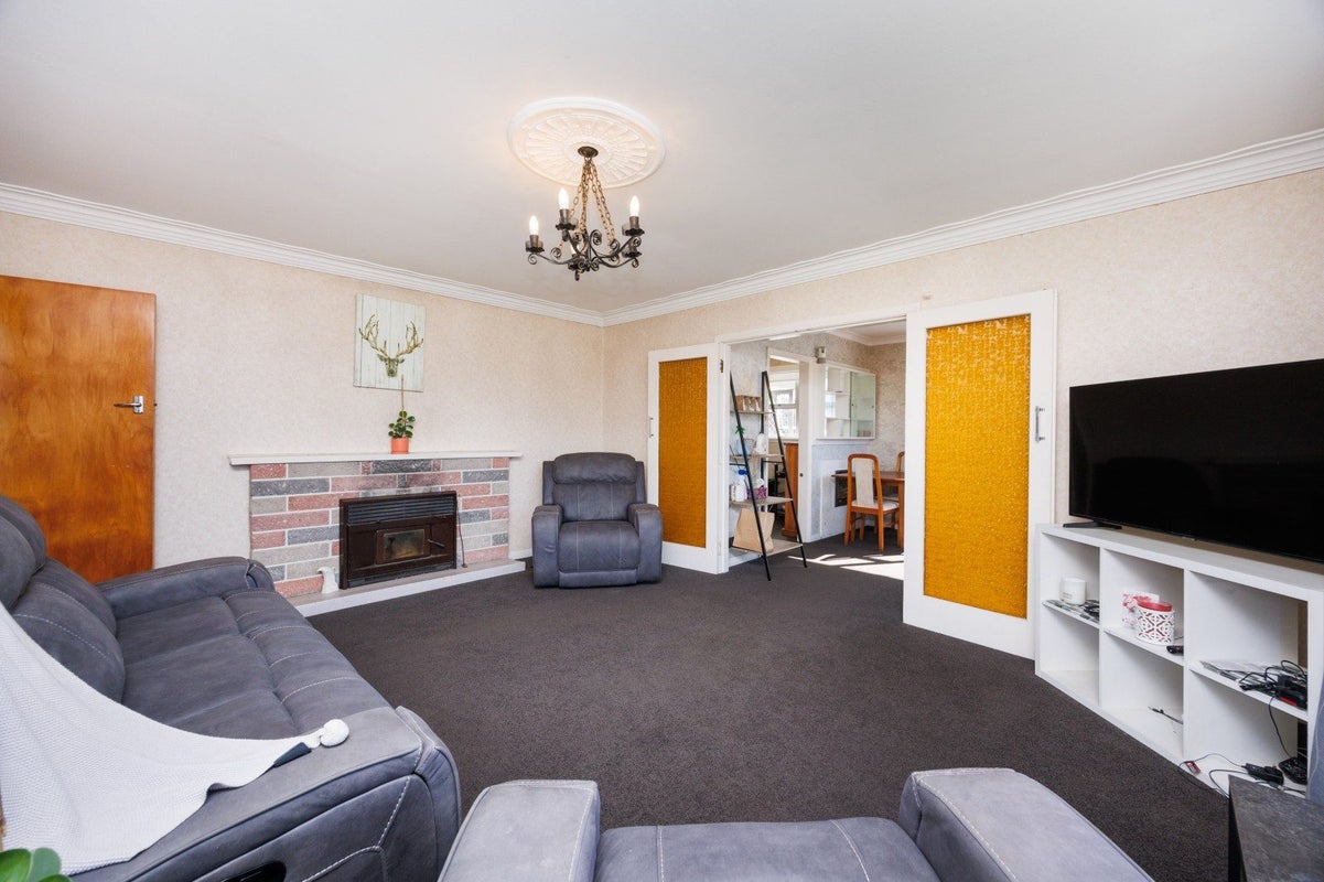 24 Kent Crescent, Awapuni, Palmerston North - Carousel 2