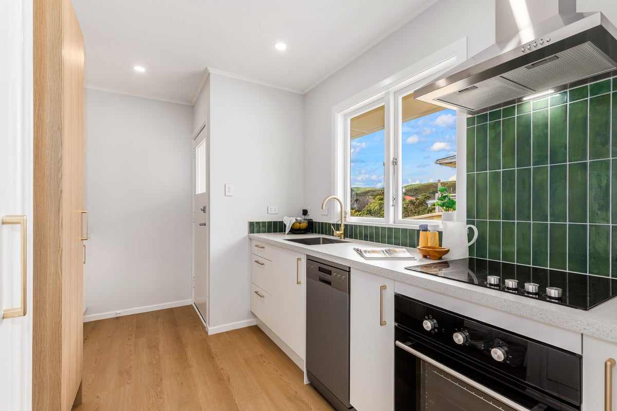 43 Leicester Street, Cannons Creek, Porirua, Wellington - Carousel 2