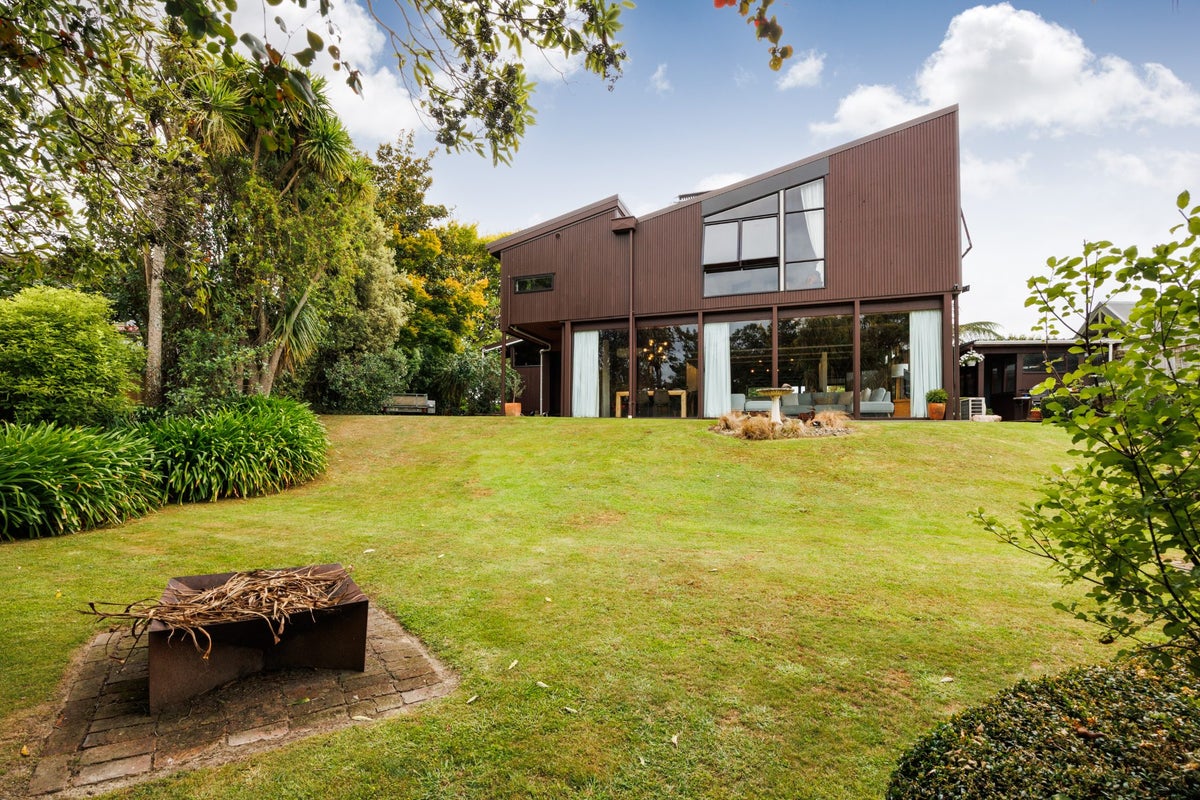 9 Belmont Place, Terrace End, Palmerston North - Carousel 2