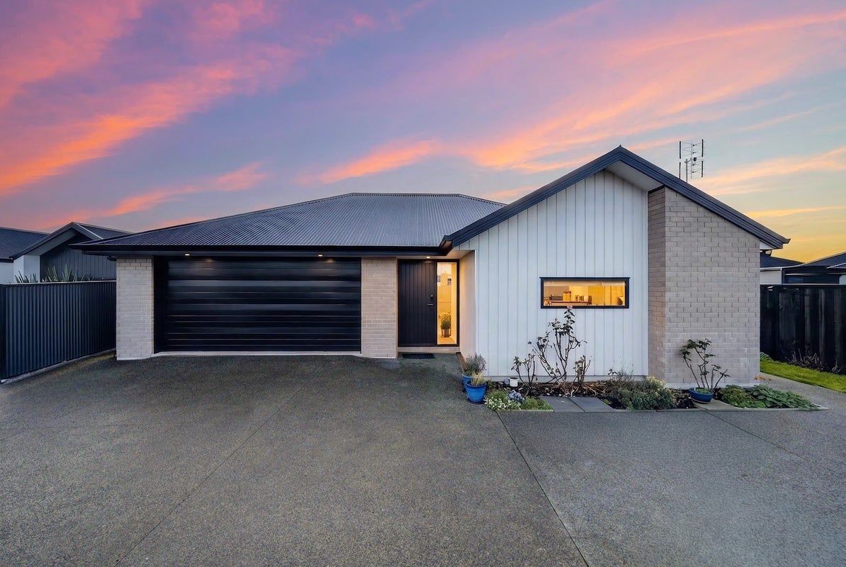39 Croydon Street, Woodend, Woodend - Carousel 1