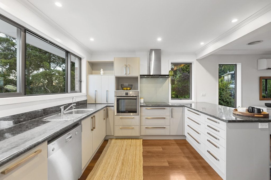 31 Glenmore Street, Glenleith, Dunedin - Carousel 2