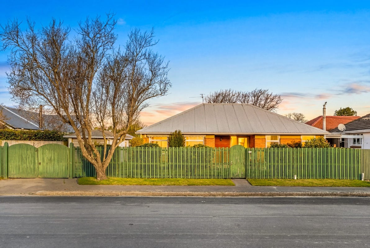 2 Joyce Crescent, Ilam, Christchurch - Carousel 1