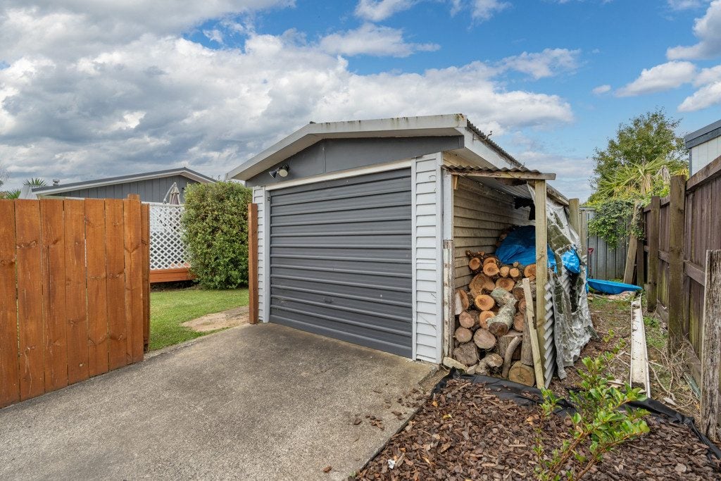 22 Joanna Place, Deanwell, Hamilton - Carousel 17