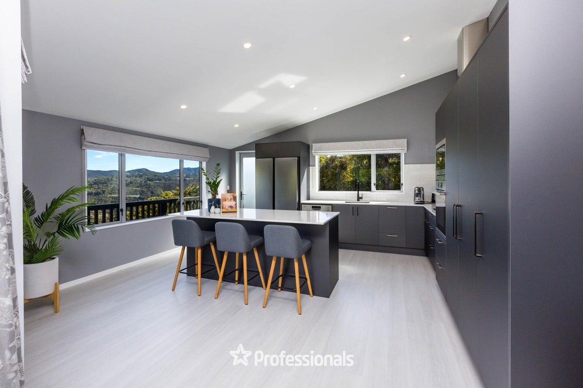 83 Mount Marua Way, Timberlea, Upper Hutt - Carousel 1