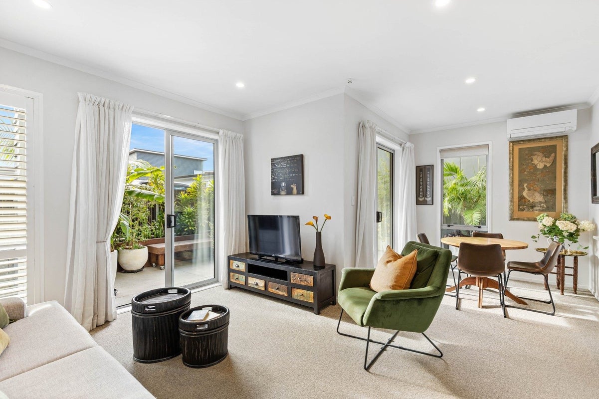 2/110 Hobsonville Point Road, Hobsonville, Auckland - Carousel 2