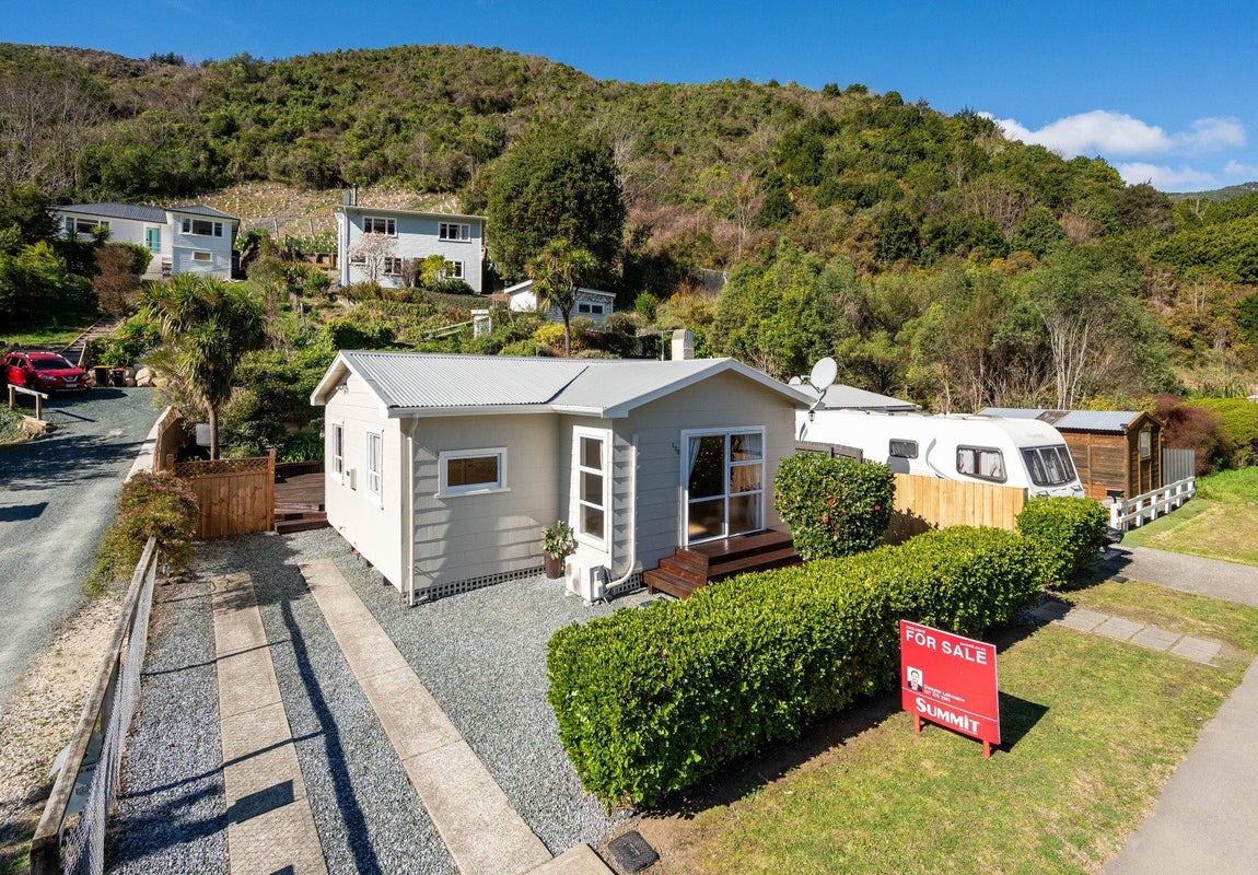 135 Brook Street, The Brook, Nelson - Carousel 1