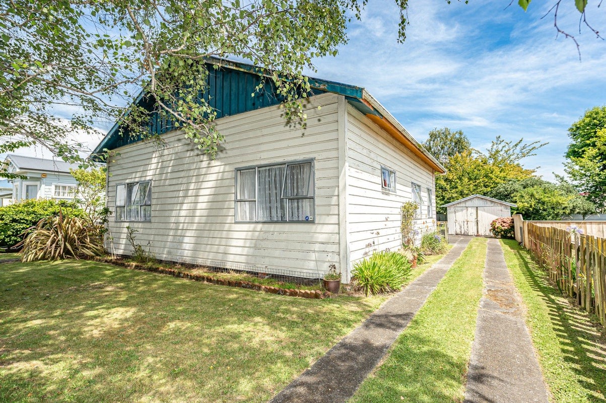 11 Field Street, Aramoho, Whanganui - Carousel 1