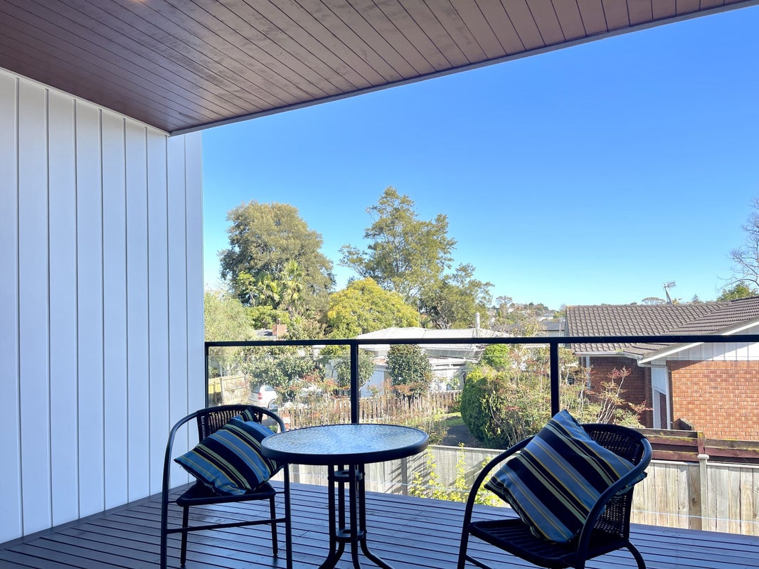 3B Hemsway Place, Sunnyhills, Auckland - Carousel 2