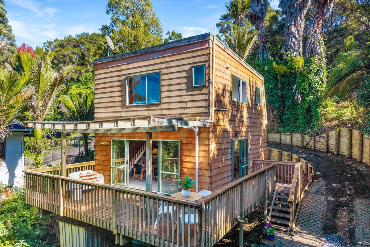 281 Huia Road, Titirangi, Auckland - Carousel 1