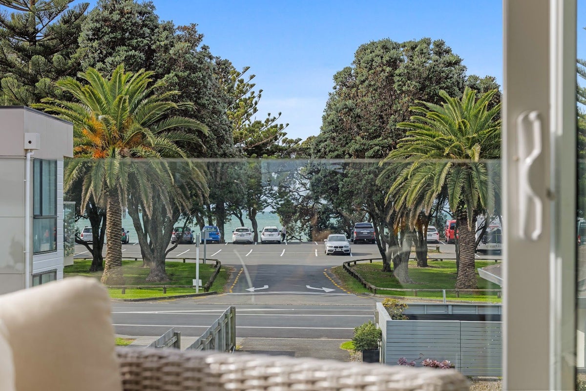 3/252 Hibiscus Coast Highway, Orewa, Orewa - Carousel 1