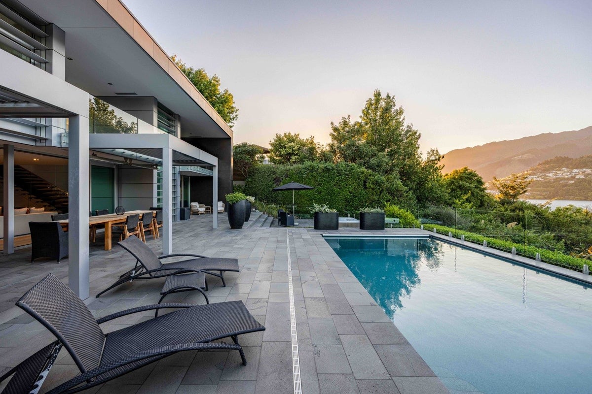 363 Peninsula Road, Kelvin Heights, Queenstown - Carousel 1