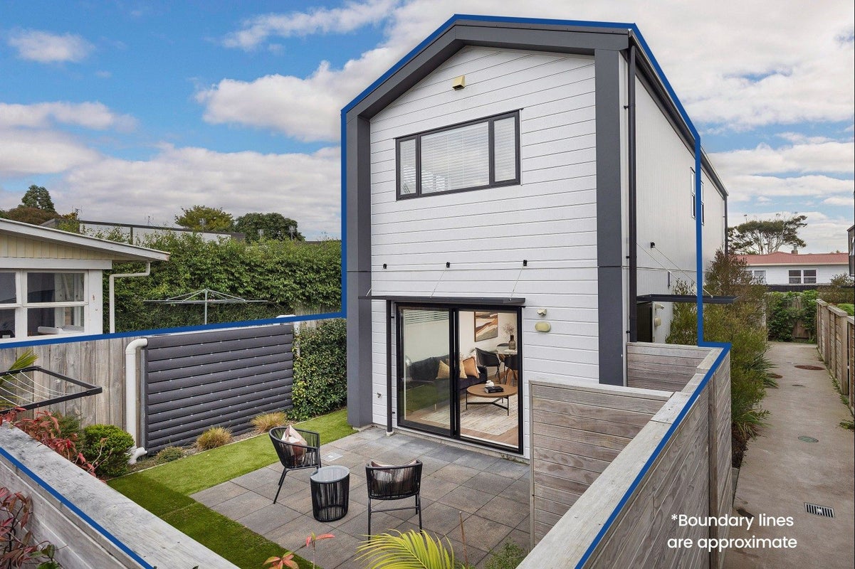 22A Graham Avenue, Te Atatu Peninsula, Auckland - Carousel 1
