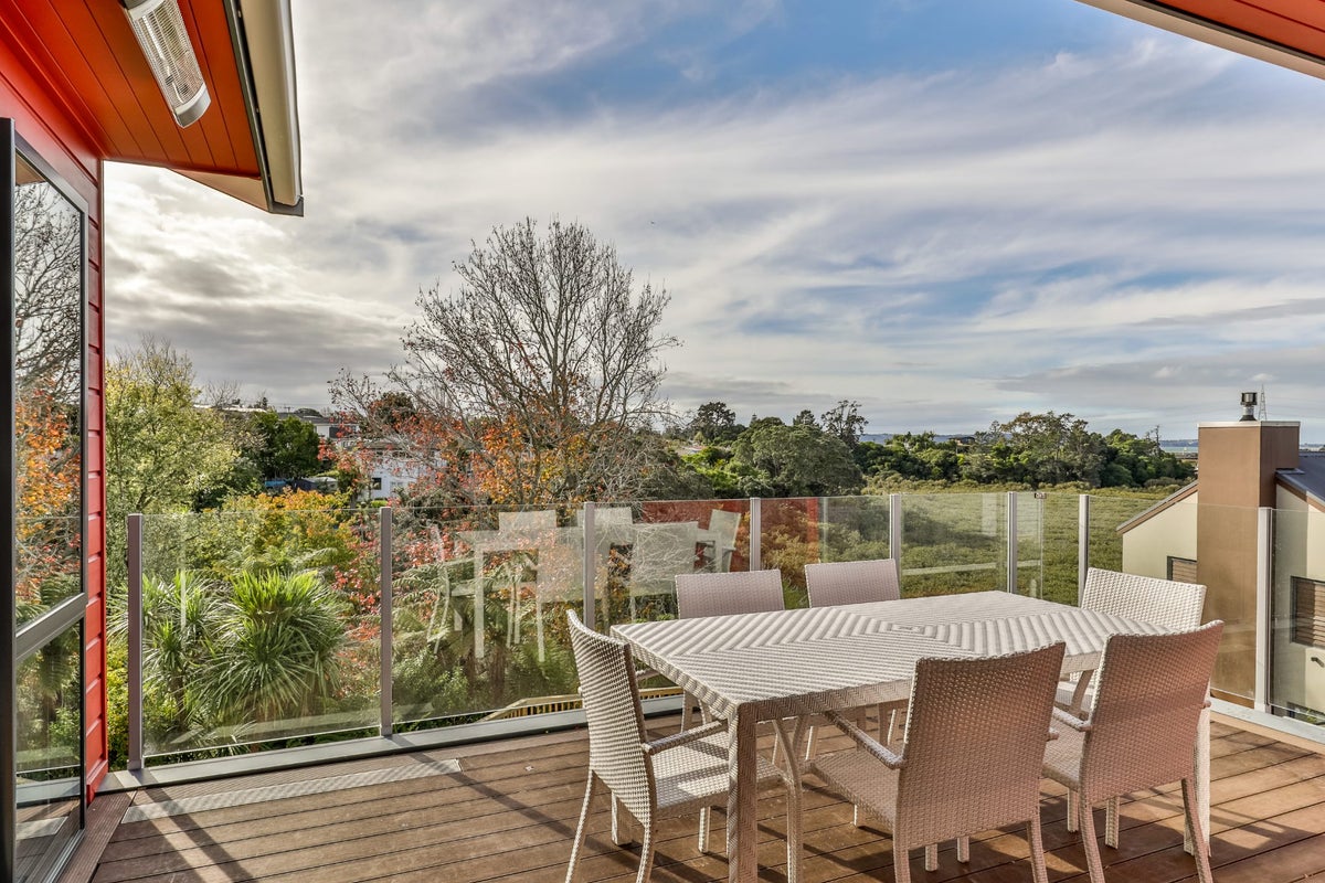 88 Tiroroa Avenue, Te Atatu South, Auckland - Carousel 1