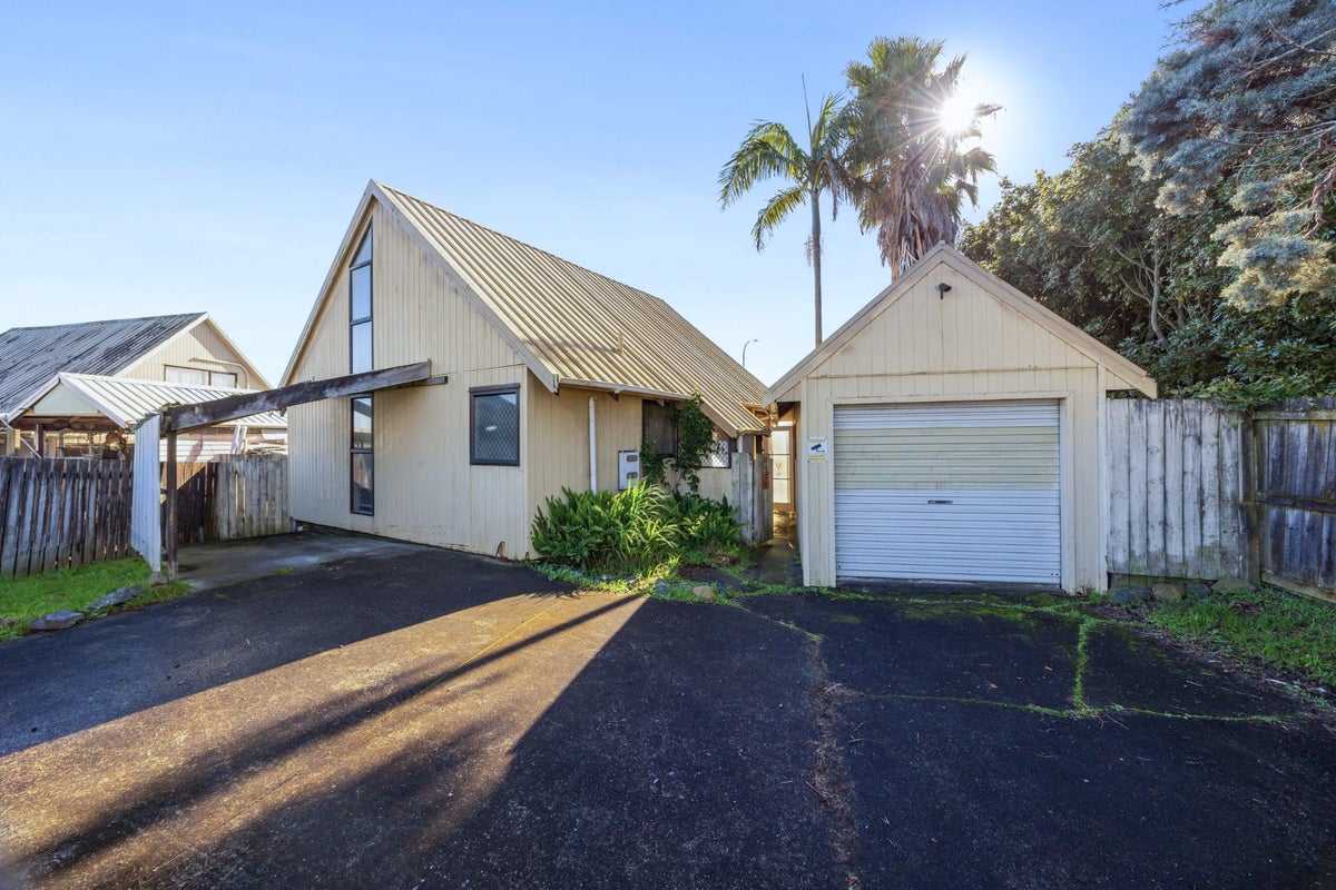 90 Te Irirangi Drive, Clover Park, Auckland - Carousel 2