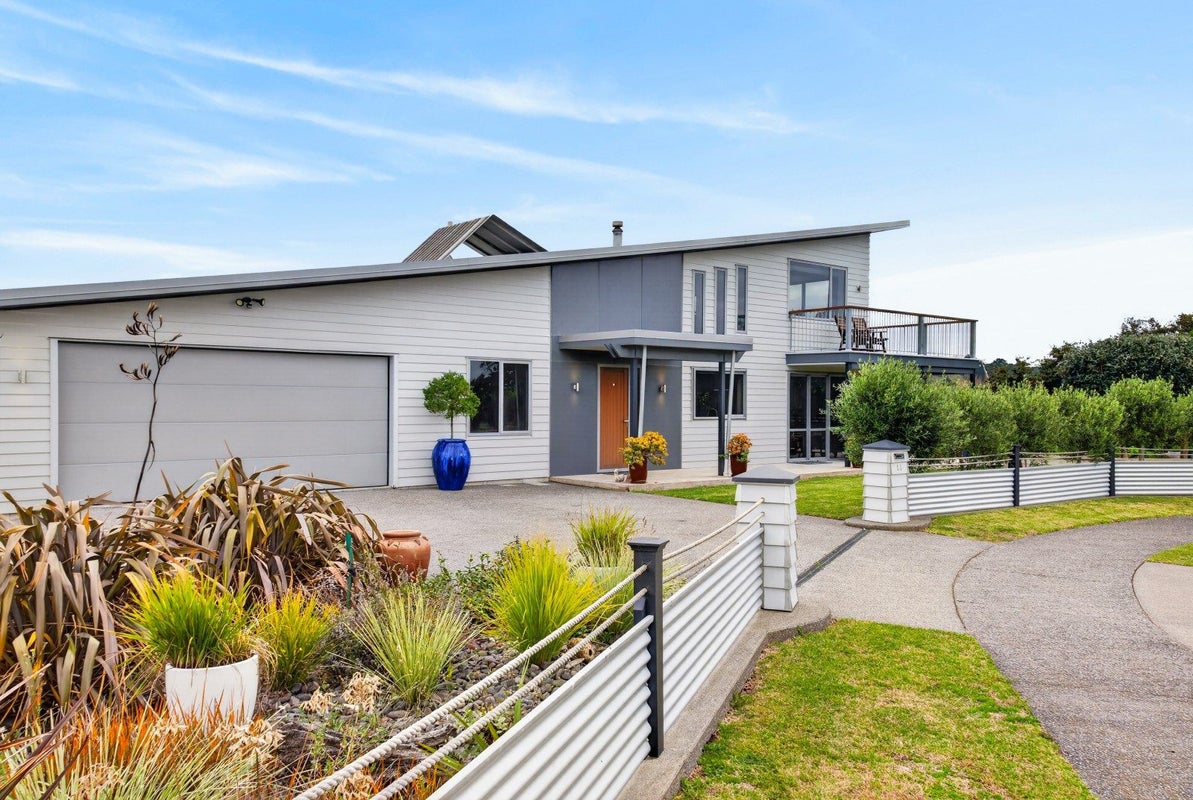 11 Mer Place, Bay View, Napier - Carousel 1