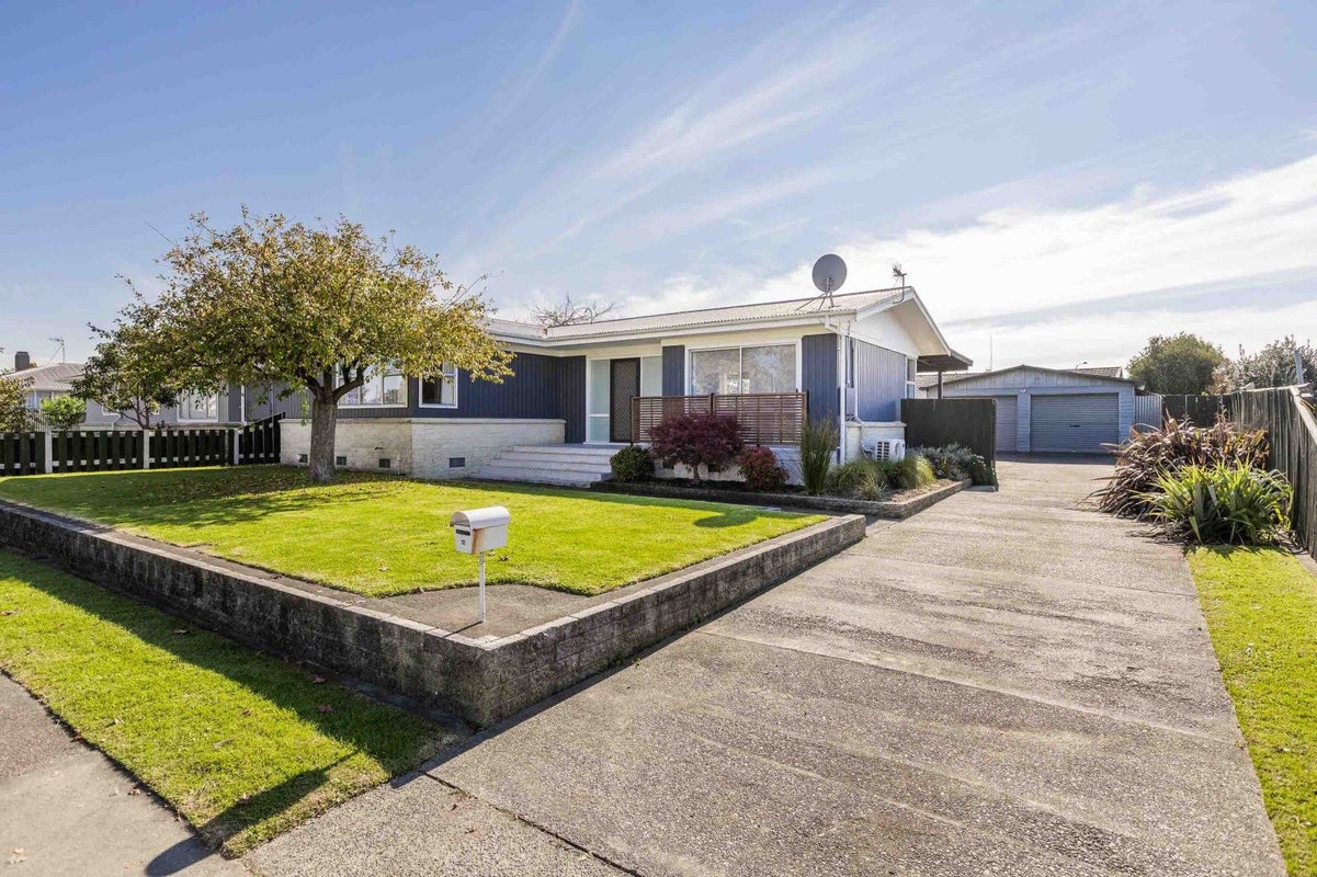 12 Lyttelton Crescent, Tamatea, Napier - Carousel 1