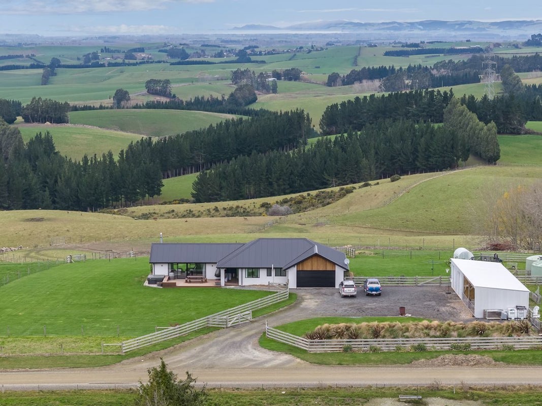 337 Coe Road, Stony Creek, Balclutha - Carousel 1
