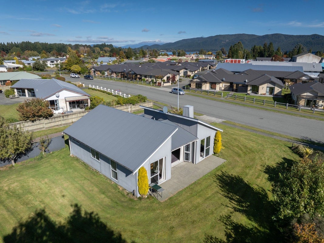 25 Pop Andrew Drive, Te Anau, Te Anau - Carousel 2
