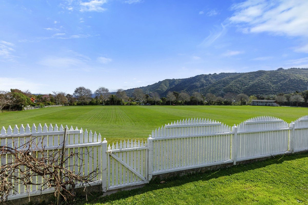 3 Clearwater Terrace, Brown Owl, Upper Hutt, Wellington - Carousel 2