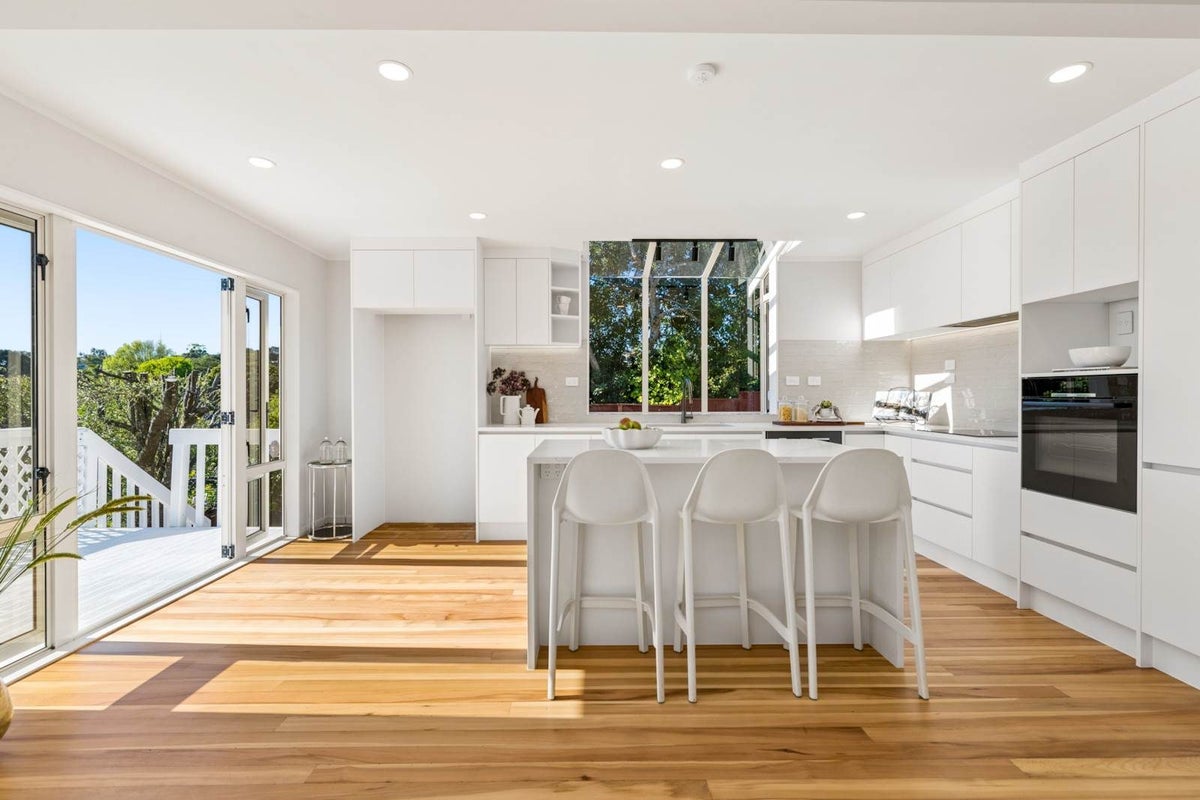 18 Gibson Place, Mellons Bay, Manukau City, Auckland - Carousel 1