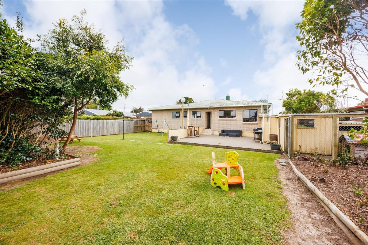 2 Oaklea Avenue, Marton, Marton - Carousel 2