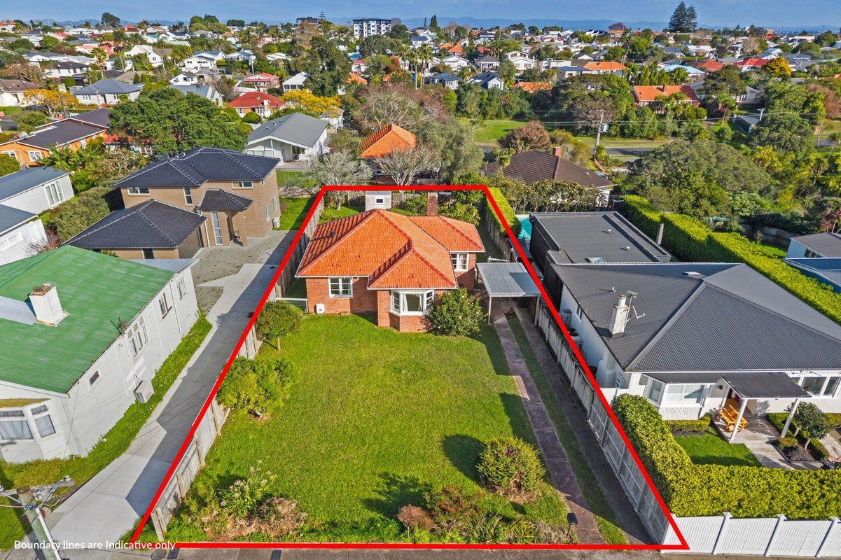 64 Moa Road, Point Chevalier, Auckland - Carousel 1