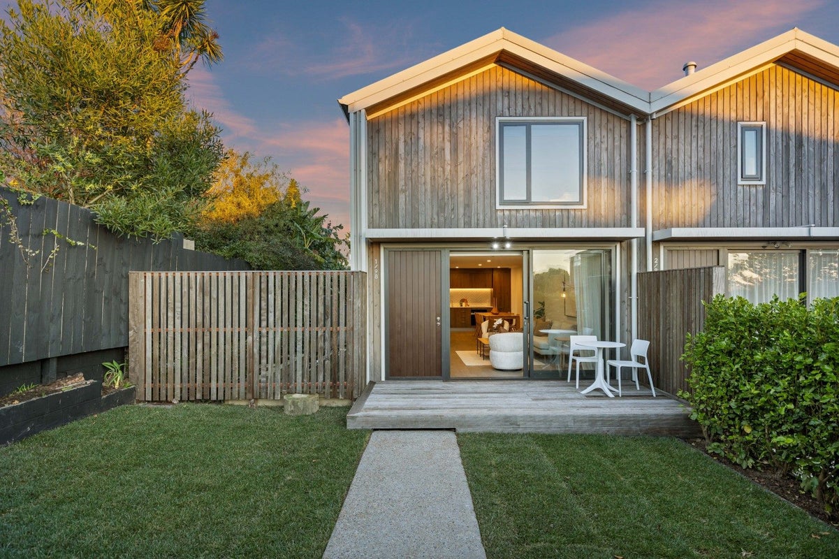 1/98 Walker Road, Point Chevalier, Auckland - Carousel 1