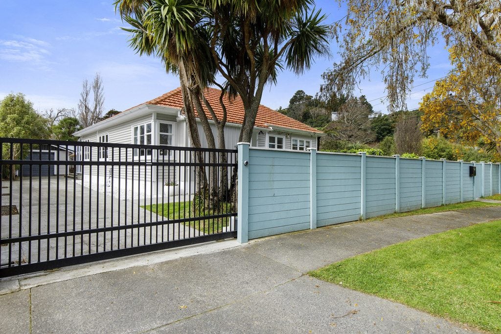520 Riverside Drive North, Fairfield, LOWER HUTT - Carousel 1