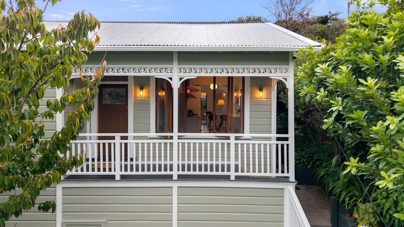 71 Severn Street, Island Bay, Wellington - Carousel 1